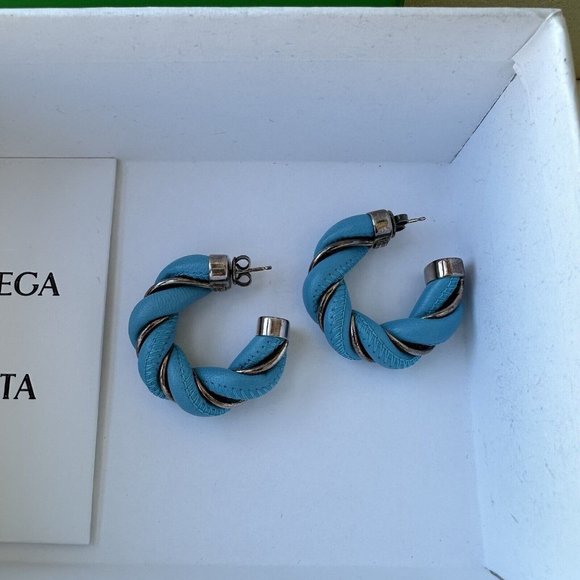 NEW BOTTEGA VENETA Twist Blue Silver-plated Leather Hoop Earrings Round - Picture 4 of 6